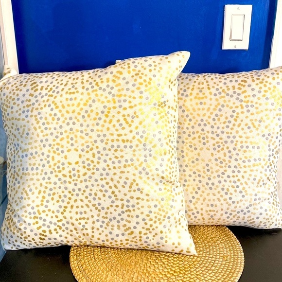 New Set of Two Gold Silver & White 100% Polyester Duck Feather Filled Pillows - Picture 1 of 6